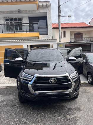 TOYOTA HILUX 2.8 D-4D TURBO DIESEL CD SRX PLUS 4X4 AUTOMÁTICO